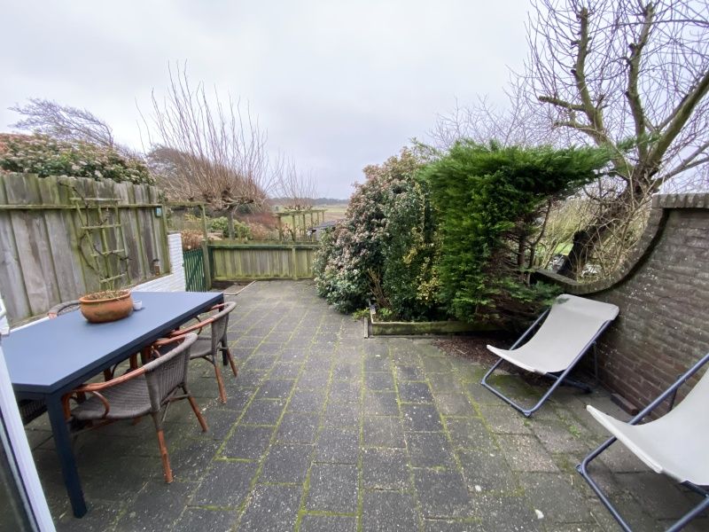 Geraeumige Terrasse mit Gartenmoebeln in Klif 1 Wohnung 1, Den Hoorn Texel, Ferienunterkunft.