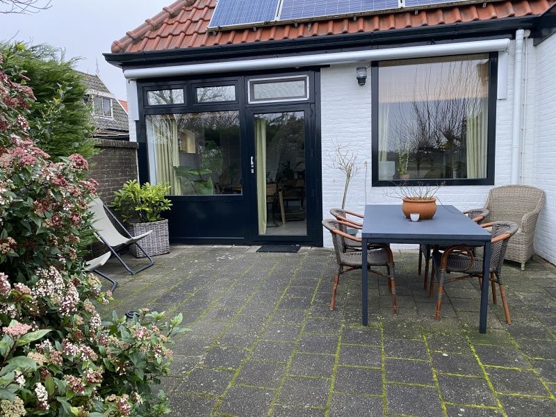 Hinterhof mit Terrasse in Klif 1 Wohnung 1, Den Hoorn Texel, Ferienhaus mit Aussenbereich.
