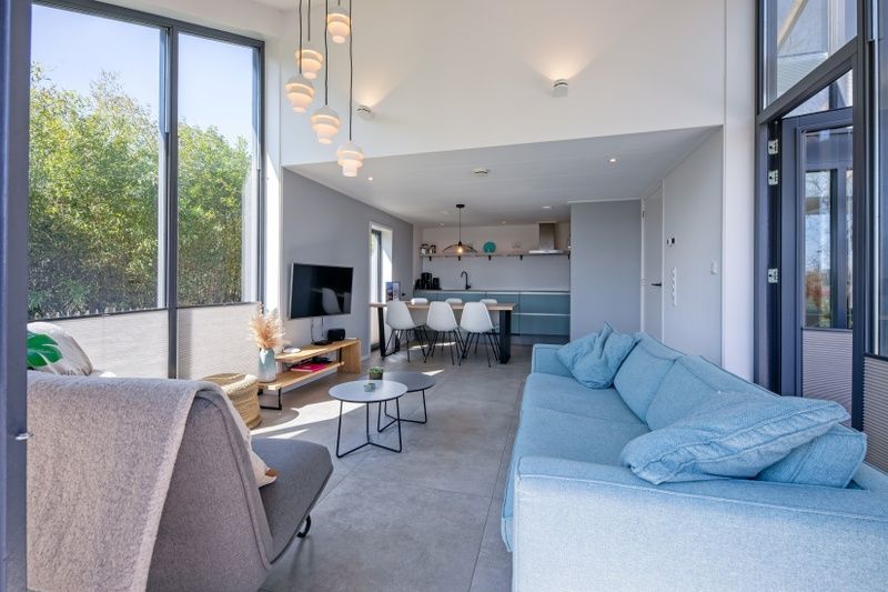 TexelZon vakantiewoning in Den Hoorn met open woonkamer en eetruimte.