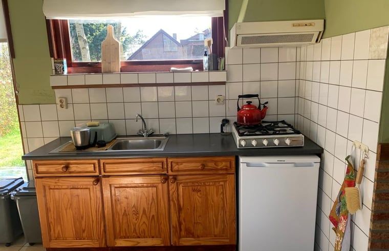 Fully equipped kitchen in Cottage in Den Hoorn, Texel, vacation home.