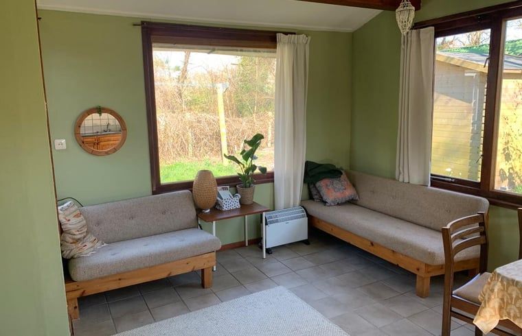 Bright living room with comfortable sofas in Cottage in Den Hoorn, Texel, vacation home.