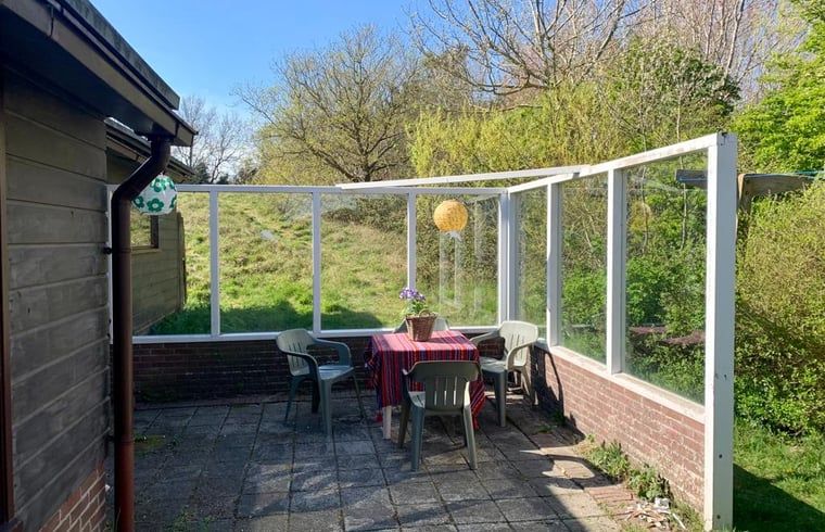 Veranda with garden furniture in Cottage in Den Hoorn, Texel, vacation home.