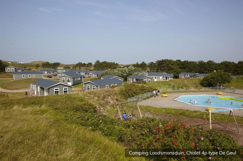 Fully equipped kitchen in Chalet Geul 4p, Den Hoorn Texel, for a carefree vacation.