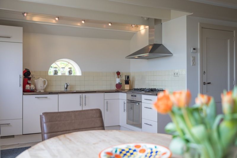 Stilvolle Kueche im Appartement Heem, Den Hoorn, Texel. Komplettes Ferienhaus auf den Watteninseln.