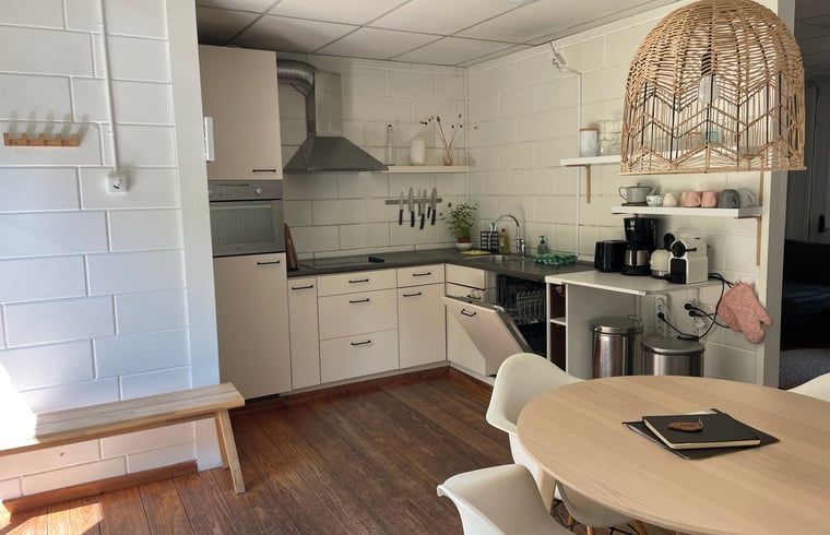 Moderne Kueche im Ferienhaus in Oosterend Texel, Watteninseln, mit allen modernen Annehmlichkeiten.