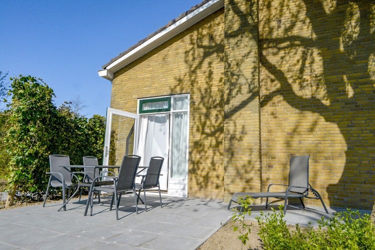 Enjoy the sunny terrace at Bed & Bed, a charming bed and breakfast in the Eierland polder on Texel, Wadden Islands.