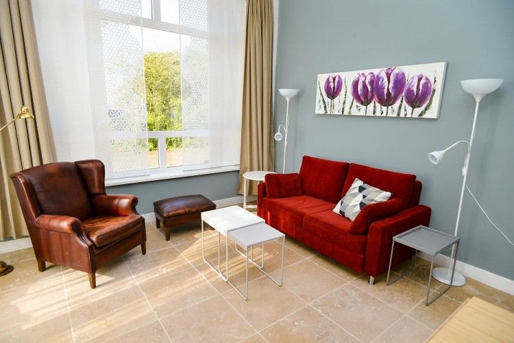 Comfortable living room with a view of nature at Bed & Bed, a bed and breakfast in the polder Eierland, Texel.