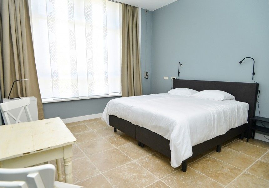 Light and serene bedroom in Bed & Bed, an inviting bed and breakfast in the polder Eierland, Texel.