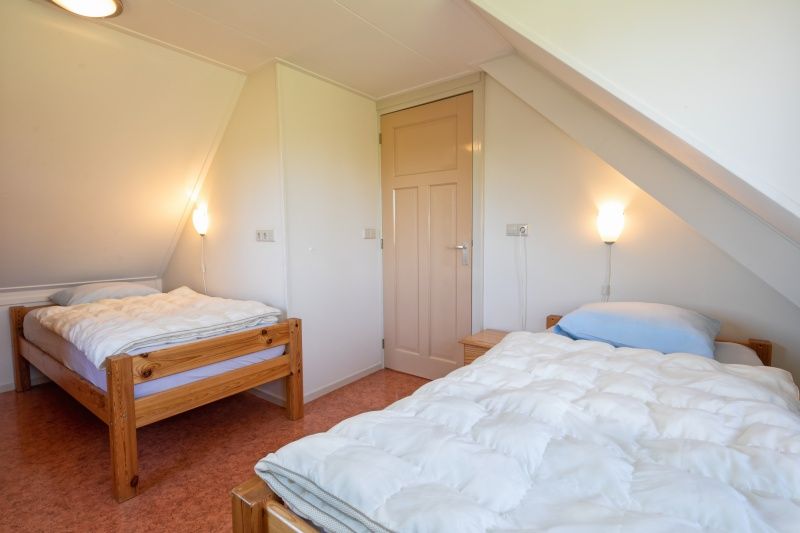 Schlafzimmer mit zwei Einzelbetten in 8690 - Junier - Huisman, Zuid-Eierland, Texel, ideal fuer Kinder oder Freunde.