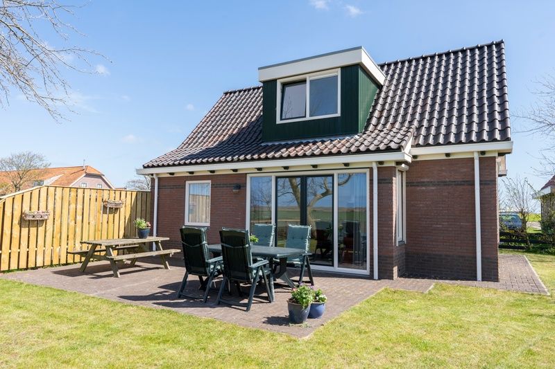 Exterior of vacation home Duunkruud with garden in South Eierland, Texel.
