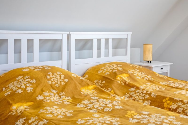 Doppelbett in De Zuidbunder, Sued-Eierland Texel, mit warmen Decken und ruhiger Atmosphaere.