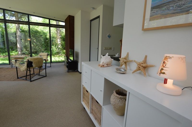 Stilvoll eingerichtetes Ferienhaus 't Hoogelandt 202 - Aan Zee, Texel, mit moderner Einrichtung und Dekoration.