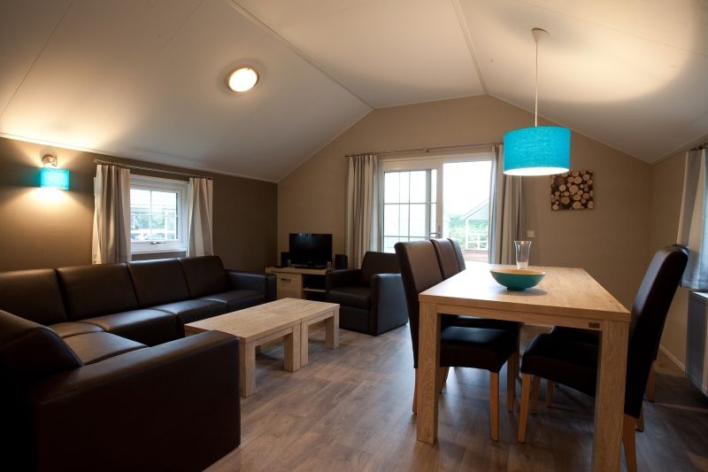 Spacious living and dining room in Lodge - 6 persons, vacation home De Dennen, Texel.