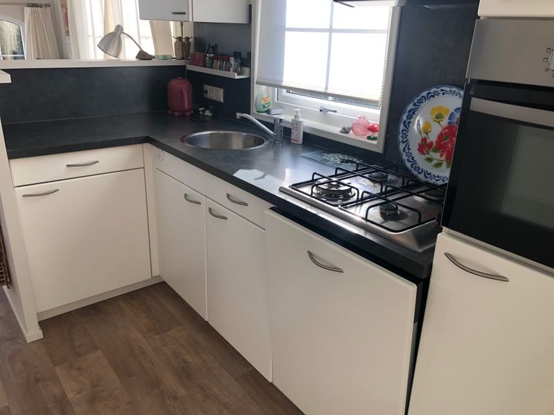Fully equipped kitchen in Vakantiepark de Bremakker, Texel. Practical vacation home in De Dennen, Wadden Islands.