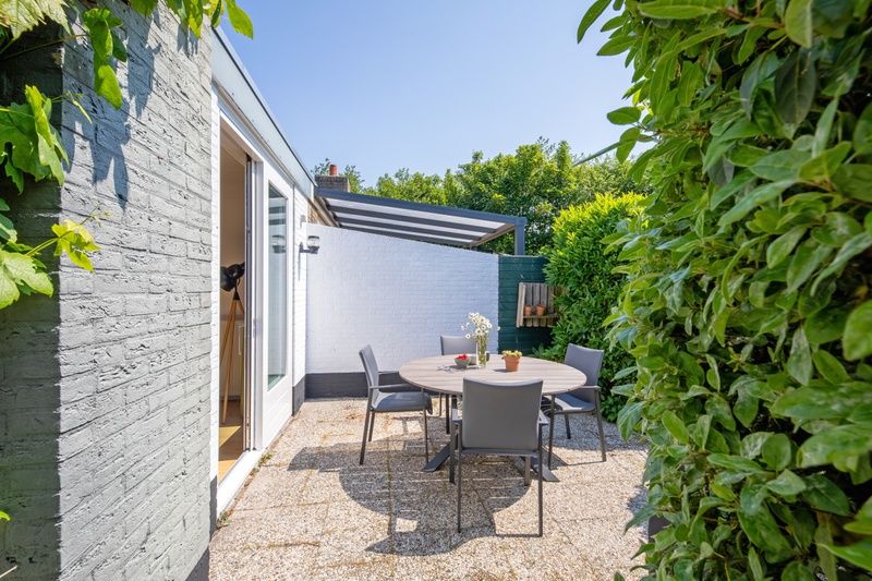Moderne keuken in Bungalowpark 't Luwe Land - 7B - De Wijnhof, De Dennen, Texel, volledig uitgerust voor koken.