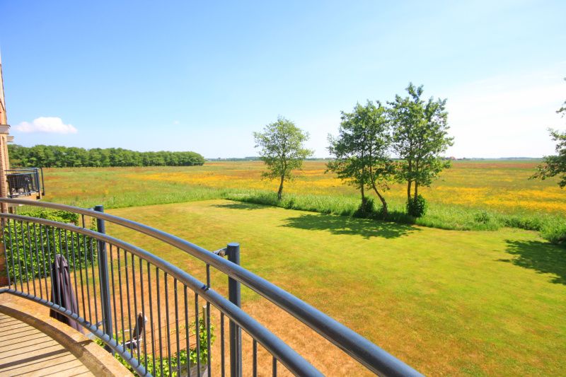 Panoramablick vom Balkon des Appartements Bos en Duin 40, De Dennen, Texel ueber die schoene Landschaft.