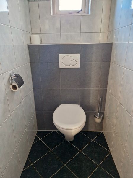 Stilvolle Dusche im Badezimmer des Bungalowparks Uterste Coogh, Bungalow 116 in De Dennen, Texel.