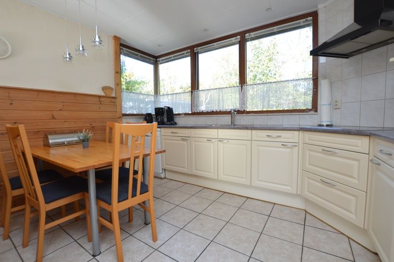 Complete keuken in Vakantiehuis de Parel 222, Texel voor culinaire avonturen.