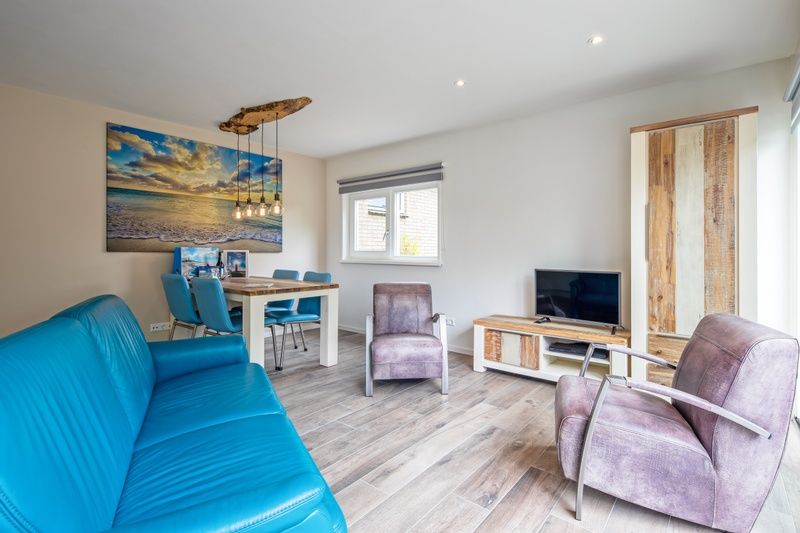 Gemuetliche Sitzecke im Bungalowpark Uterste Coogh, Bungalow 82 - De Luwte, Texel, mit Blick auf die Natur.