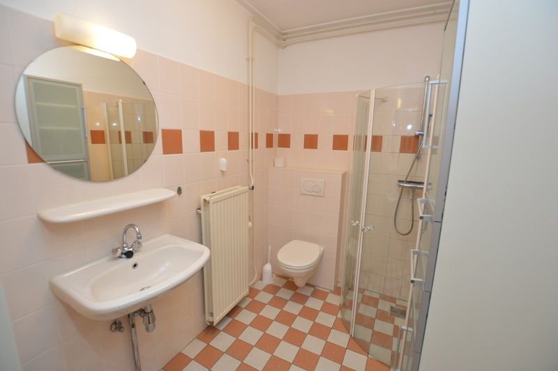 Badezimmer mit Dusche im Ferienhaus Narcis, De Dennen Texel.