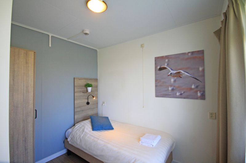 Gemuetliches Einzelzimmer im Appartement Bos en Duin 14, Texel, ideal fuer einen entspannten Aufenthalt.