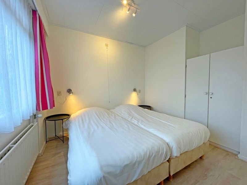 Rustgevende slaapkamer in Appartement Bos en Duin 29, De Dennen, Texel voor een ontspannen verblijf op de Waddeneilanden.