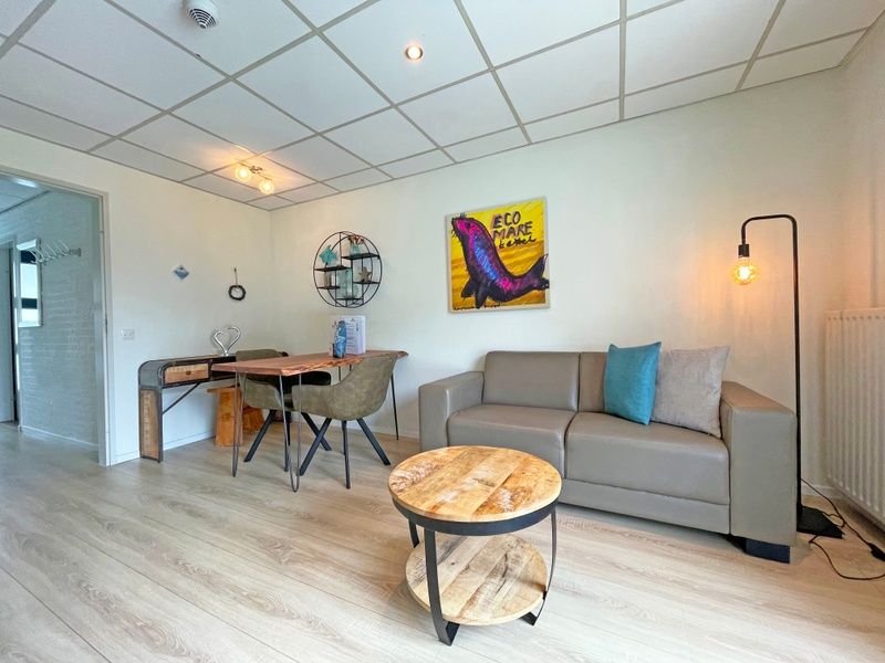 Moderne Sitzecke im Appartement Bos en Duin 17, gelegen in De Dennen auf Texel.