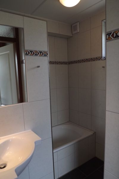 Comfortabele zithoek in Vakantiehuis Gortersmient 216, De Dennen, Texel, Waddeneilanden, perfect voor ontspanning.