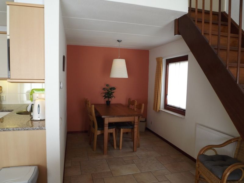 Essecke im Ferienhaus Gortersmient 282, De Dennen, Texel, ideal fuer Familienessen auf den Watteninseln.