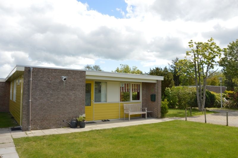 Charmant vakantiehuis Bungalow Verste Coogh 62 in De Dennen, Texel met gezellige buitenruimte, ideaal voor natuurliefhebbers.