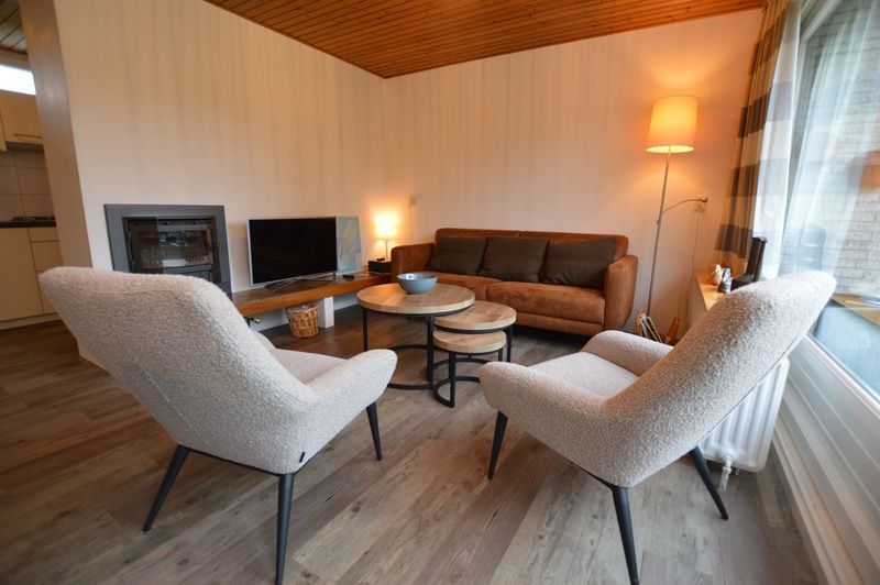Stilvolle Einrichtung des Ferienhauses de Parel 234 in De Dennen, Texel mit modernen Moebeln.