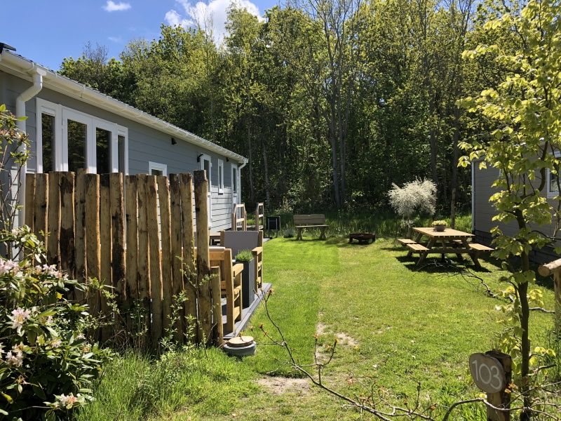 Vakantiepark de Bremakker - Bosveld 103, vakantiehuis in De Dennen, Texel met zonnige tuin en terras omringd door natuur.