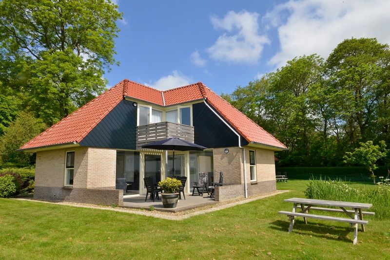 Charmantes Ferienhaus Roodborstje in De Dennen, Texel mit sonniger Veranda.