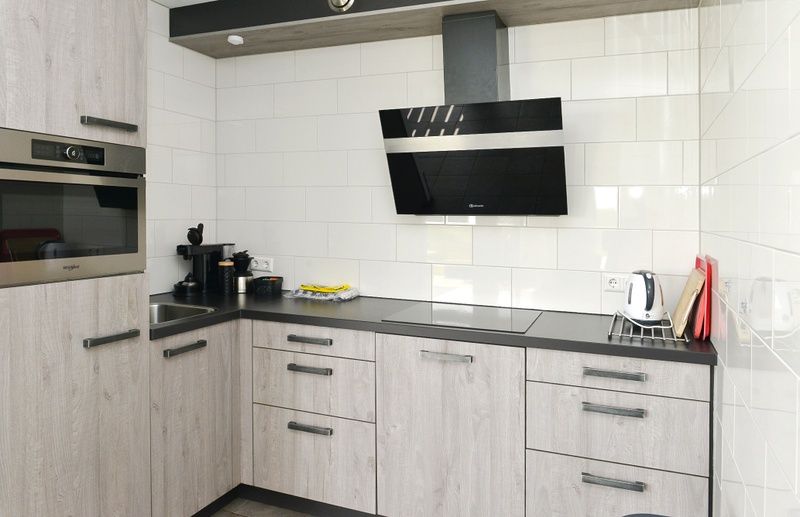 Moderne, stilvoll eingerichtete Kueche im Ferienhaus Roodborstje, De Dennen, Texel.