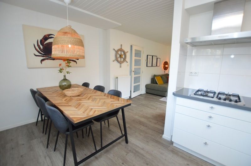 Stylishly furnished dining room in vacation home Gerritslanderdijkje 146 - Salty Dog, De Dennen, Texel.