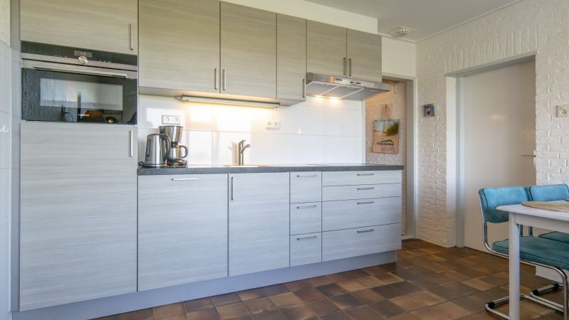 Vollstaendig ausgestattete Kueche im Ferienhaus Hans, De Dennen, Texel.