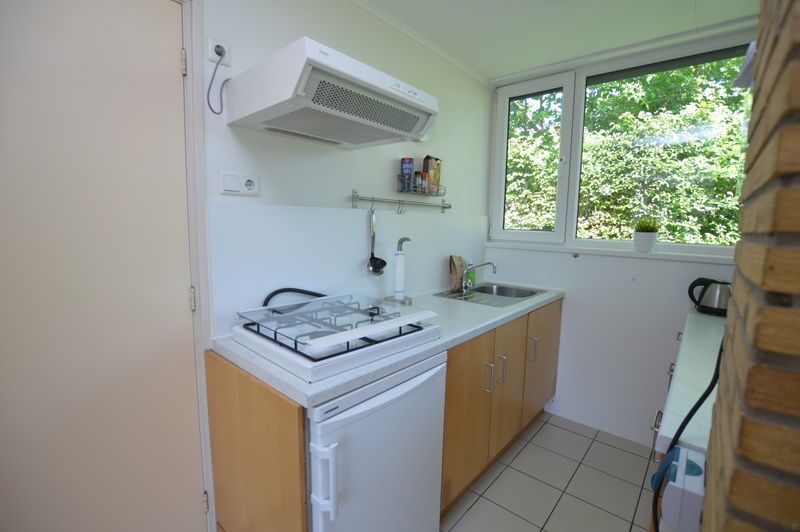 Funktionelle Kueche im Ferienhaus de Parel 262, De Dennen, Texel. Ideal fuer Selbstversorger auf den Watteninseln.