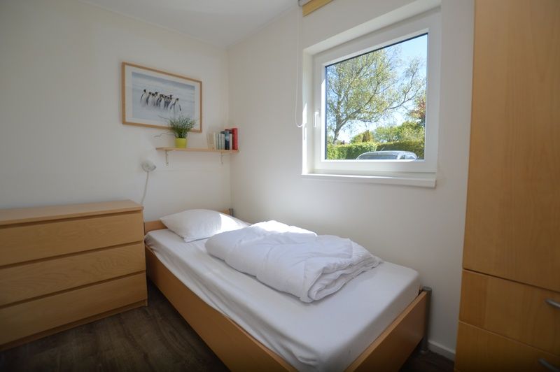 Helles Schlafzimmer im Ferienhaus de Parel 262, De Dennen, Texel. Entspannung in der Natur des Wattenmeeres.