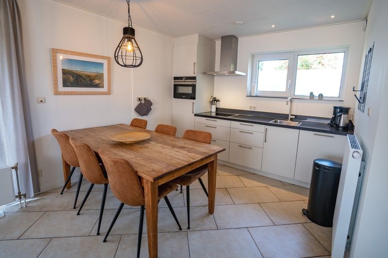 Modern kitchen and dining area in Holiday Home 't Hoogelandt 136A, De Dennen, Texel for cozy meals.