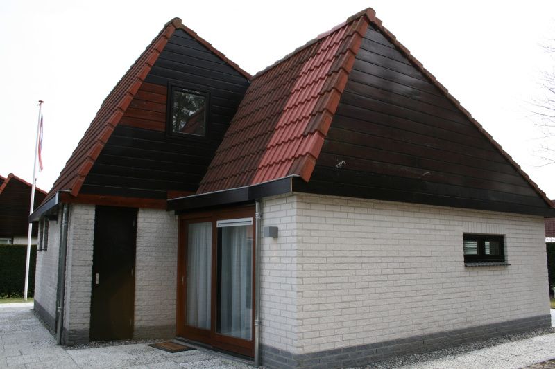 Dubbele puntdaken van Vakantiehuis Gortersmient 354 in De Dennen, Texel stralen karakter uit.