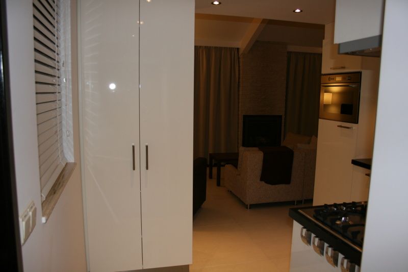 Gezellige woonkamer met open haard in Vakantiehuis Gortersmient 354 in De Dennen, Texel.