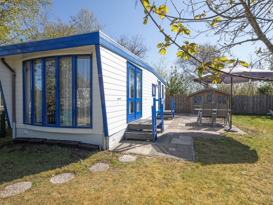 Ferienpark de Bremakker Weideveld 61, Texel, Ferienhaus mit grosser Veranda in De Dennen, umgeben von Natur.