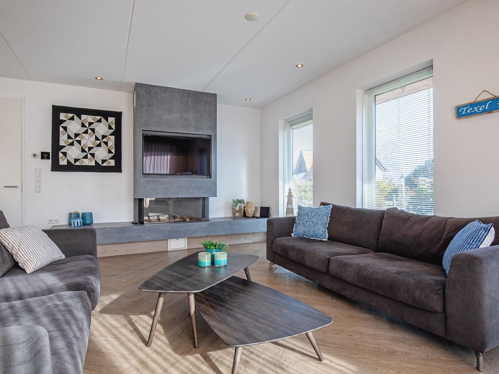 Villa Menno in Bungalowpark 't Hoogelandt, Texel, met ruime keuken en eetgedeelte.