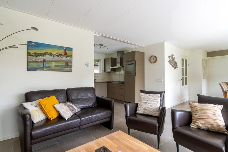 Offene Kueche und Wohnzimmer im Landhuis Tempelierweg 23, Ferienhaus in De Dennen, Texel auf den Watteninseln.