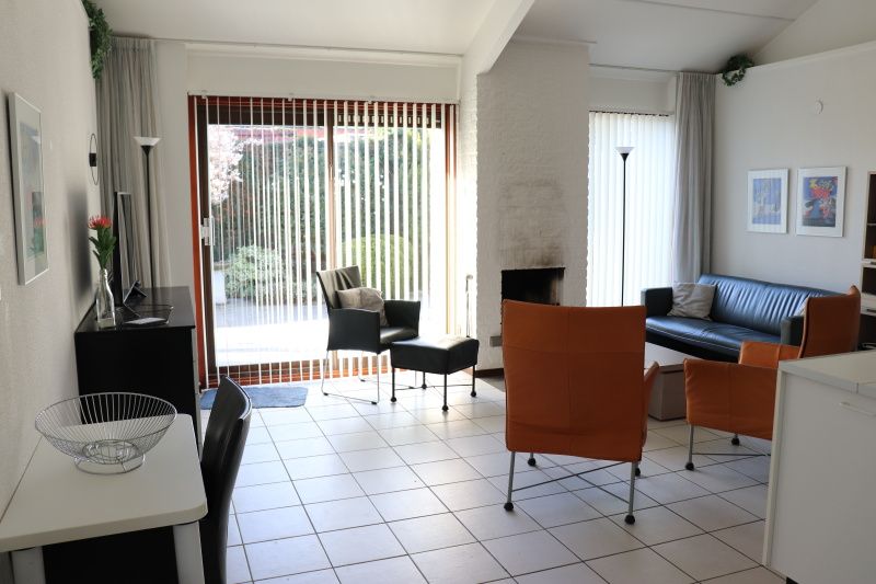 Helles Wohnzimmer im Ferienhaus Gortersmient 220, De Dennen, Texel.