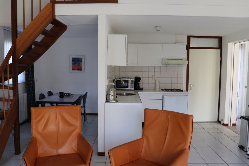 Gepflegtes Wohnzimmer im Ferienhaus Gortersmient 220, De Dennen, Texel.