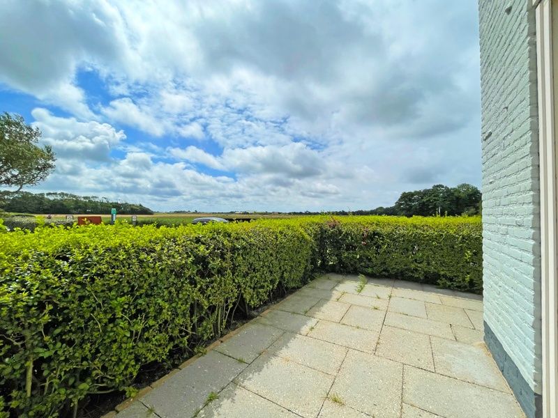 Blick auf die Natur von der Terrasse des Appartements Bos en Duin 01, De Dennen, Texel.