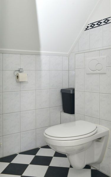 Moderne toiletruimte in vakantiehuis Turel, De Dennen, Texel.
