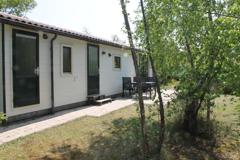 Vakantiepark de Bremakker - Heitje 166, charmant vakantiehuis in De Dennen, Texel, met zonnig terras en groene omgeving op de Waddeneilanden.