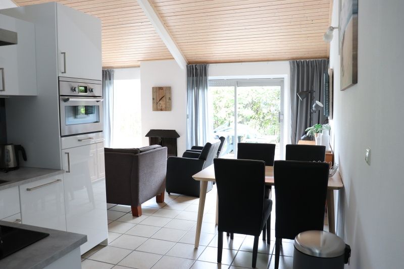 Dining and sitting area in Holiday home Gortersmient 290, De Dennen, Texel.